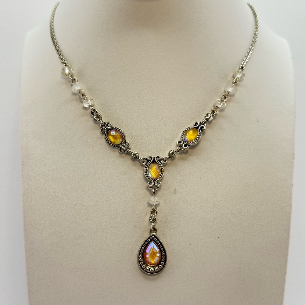 Avon Vintage Silver Tone Acrylic Teardrop Crystal Necklace 16” Cute Minimalist